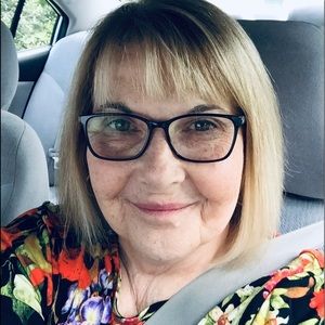 Meet your Posher, Debbie